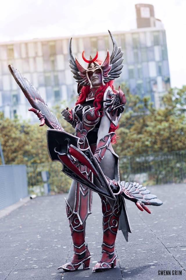 Cosplay Tyrande Maestra en rojo por Vilina Cosplay Cosplay Tyrande Maestra en rojo por Vilina Cosplay